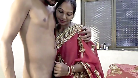 Indian girl with a cute face and a nice ass does some sex