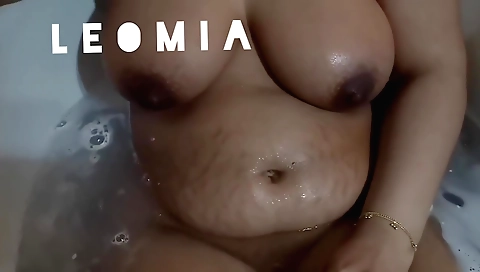 Big titted woman makes an homemade video of her pov